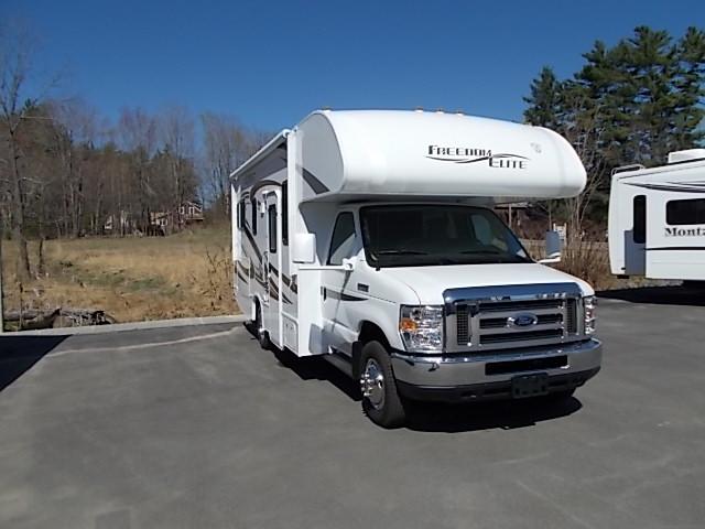2013 THOR MOTOR COACH Freedom Elite
